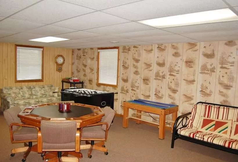 ホテル Lake Lure Retreat   A Beautiful Lakefront Lodge On Mirror Lake Waterfront Newly Expanded Deck 4 Bedr