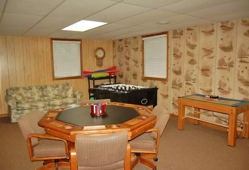 ホテル Lake Lure Retreat   A Beautiful Lakefront Lodge On Mirror Lake Waterfront Newly Expanded Deck 4 Bedr