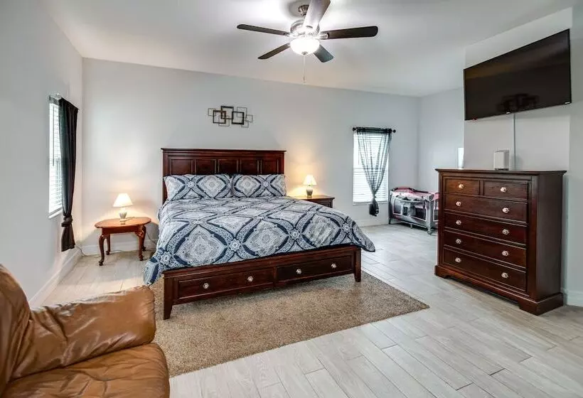 Lanai, Heated Pool & Spa: Lehigh Acres Home