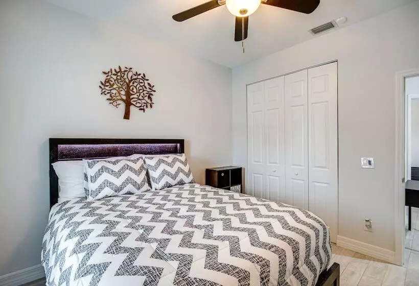 Lanai, Heated Pool & Spa: Lehigh Acres Home