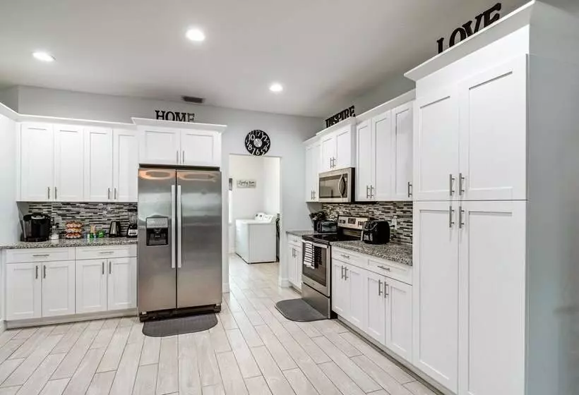 Lanai, Heated Pool & Spa: Lehigh Acres Home