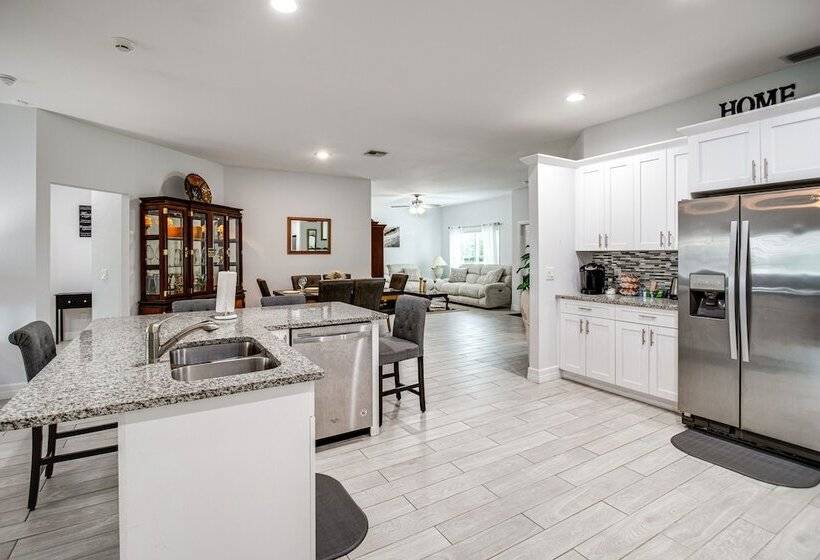 Lanai, Heated Pool & Spa: Lehigh Acres Home