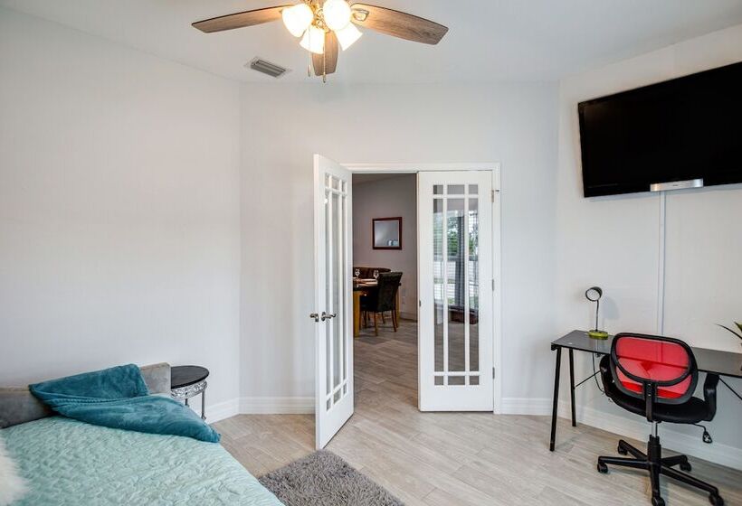 Lanai, Heated Pool & Spa: Lehigh Acres Home