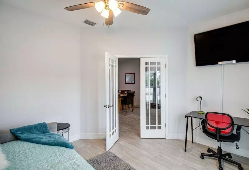 Lanai, Heated Pool & Spa: Lehigh Acres Home