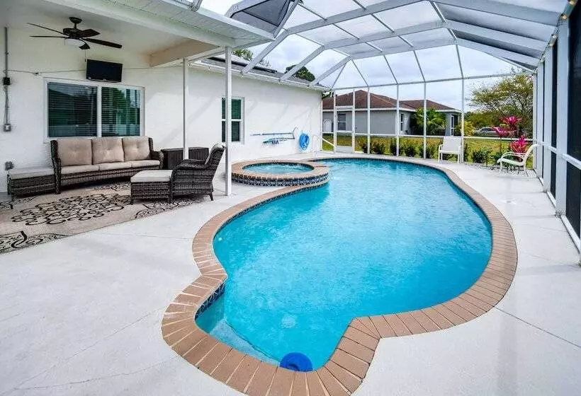 Lanai, Heated Pool & Spa: Lehigh Acres Home