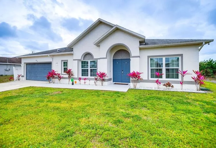 Lanai, Heated Pool & Spa: Lehigh Acres Home