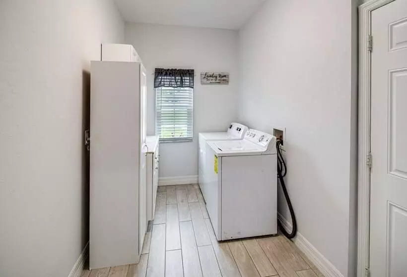 Lanai, Heated Pool & Spa: Lehigh Acres Home