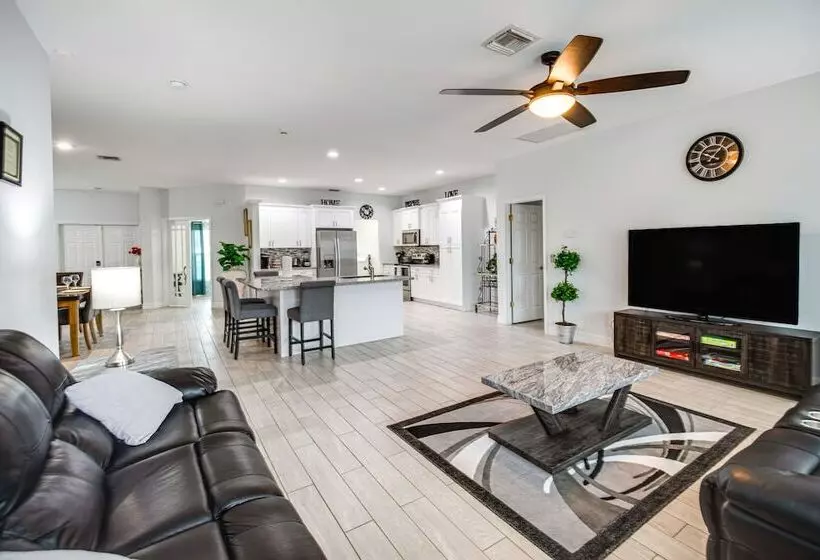 Lanai, Heated Pool & Spa: Lehigh Acres Home