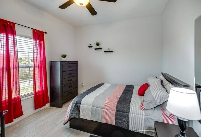 Lanai, Heated Pool & Spa: Lehigh Acres Home