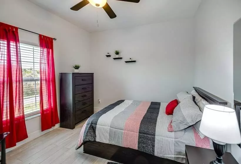 Lanai, Heated Pool & Spa: Lehigh Acres Home