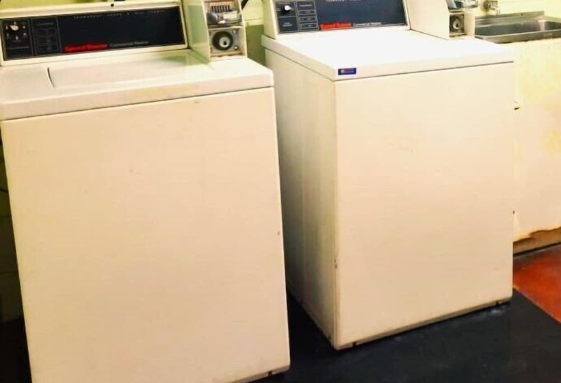 モーテル Mineral Lodge