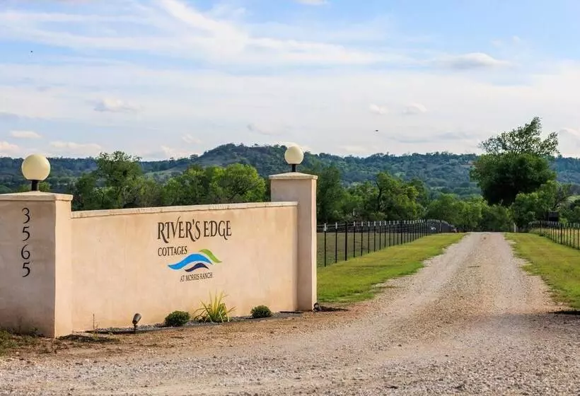Paintbrush Waterfront Cottage