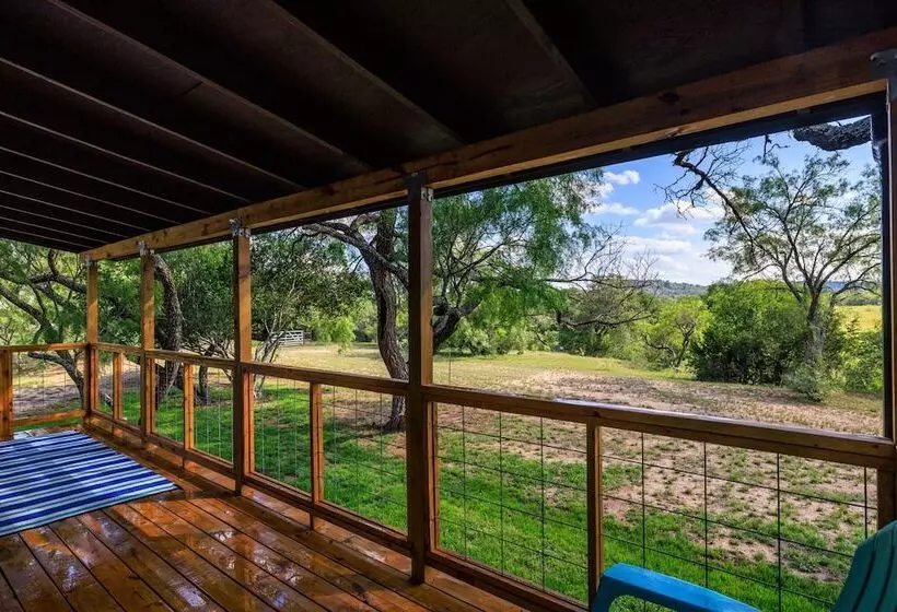 Paintbrush Waterfront Cottage