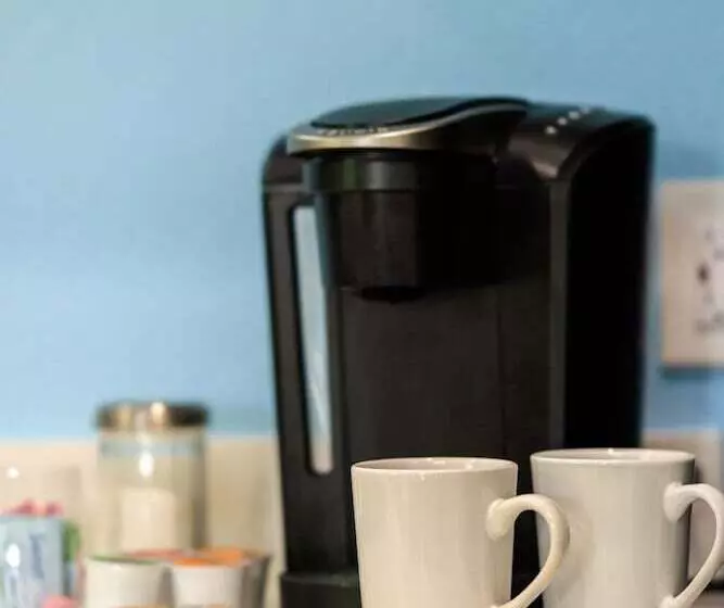 Paintbrush Waterfront Cottage