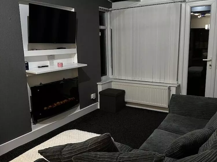 Residenssi 3 Bed House In Blackpool With Cinema & Hot Tub