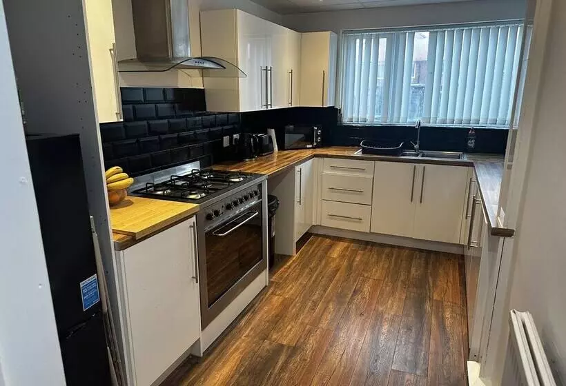 Residenssi 3 Bed House In Blackpool With Cinema & Hot Tub