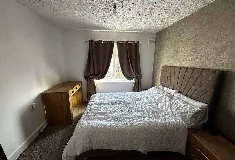 Residenssi 3 Bed House In Blackpool With Cinema & Hot Tub