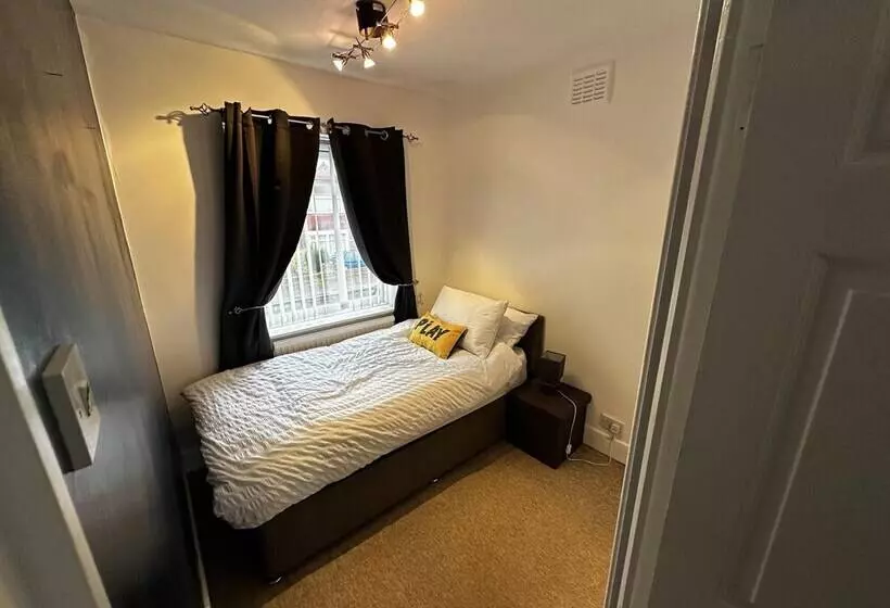 Residenssi 3 Bed House In Blackpool With Cinema & Hot Tub