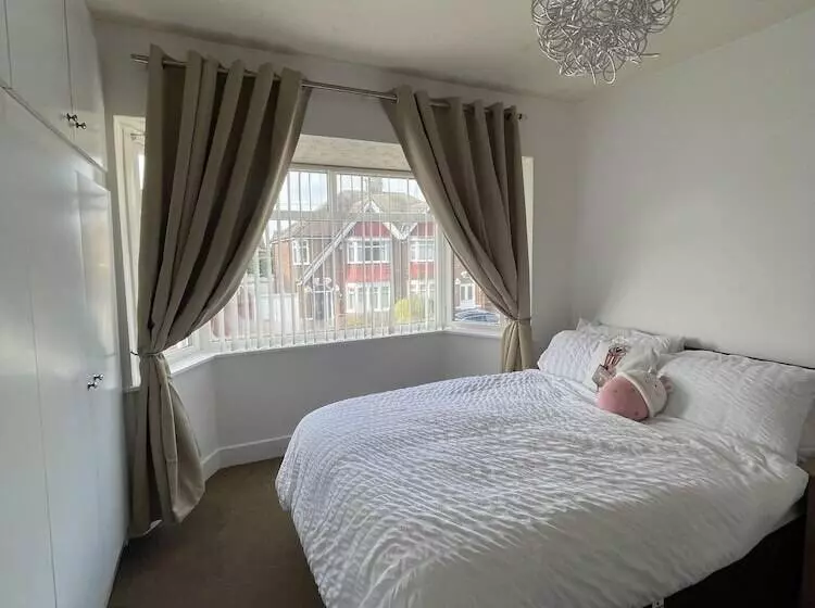 Residenssi 3 Bed House In Blackpool With Cinema & Hot Tub