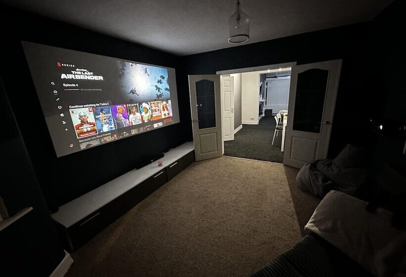 住所  3 Bed House In Blackpool With Cinema & Hot Tub