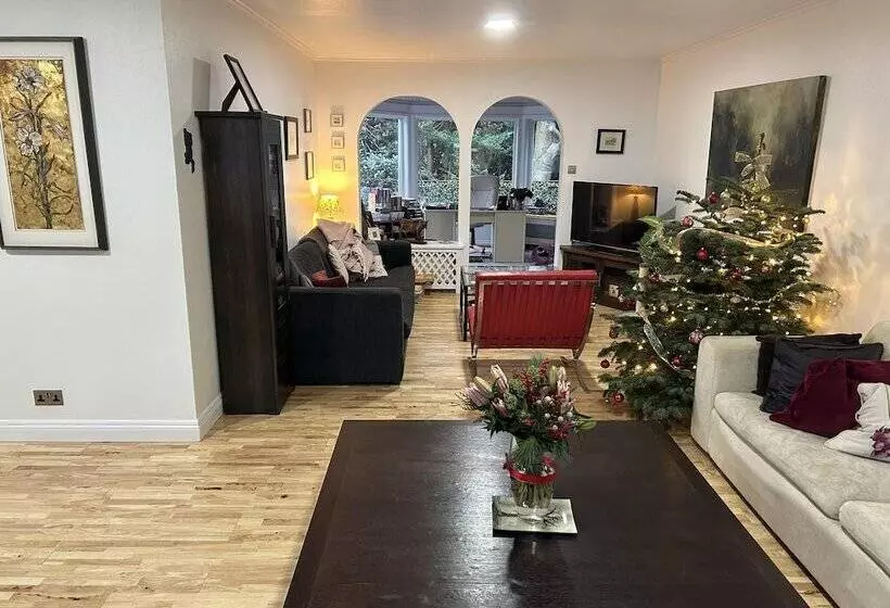 Residenssi Large 3 Bed House With Separately Bookable Studio