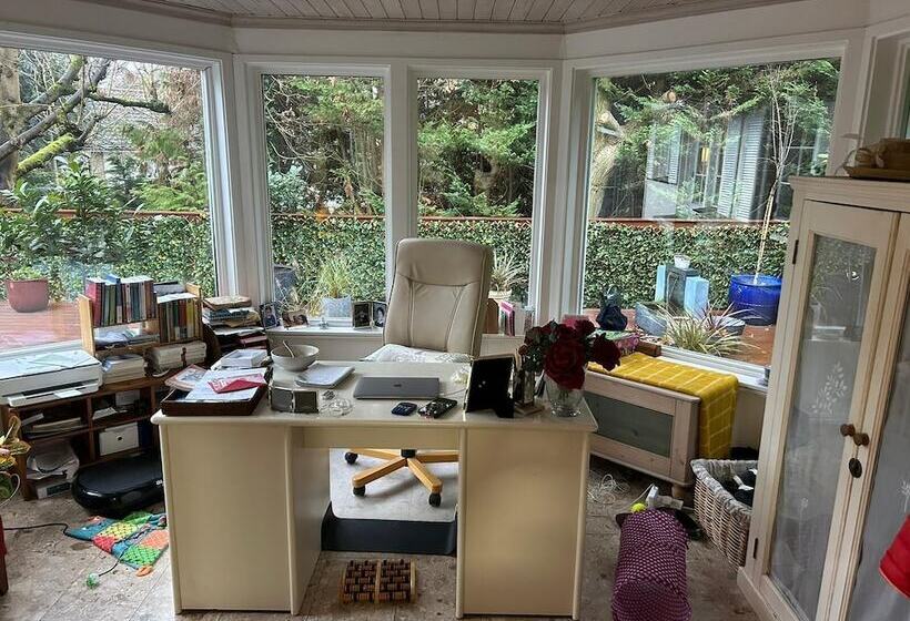 إقامة Large 3 Bed House With Separately Bookable Studio