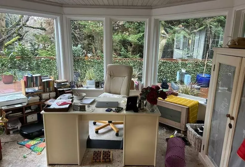 Residenssi Large 3 Bed House With Separately Bookable Studio