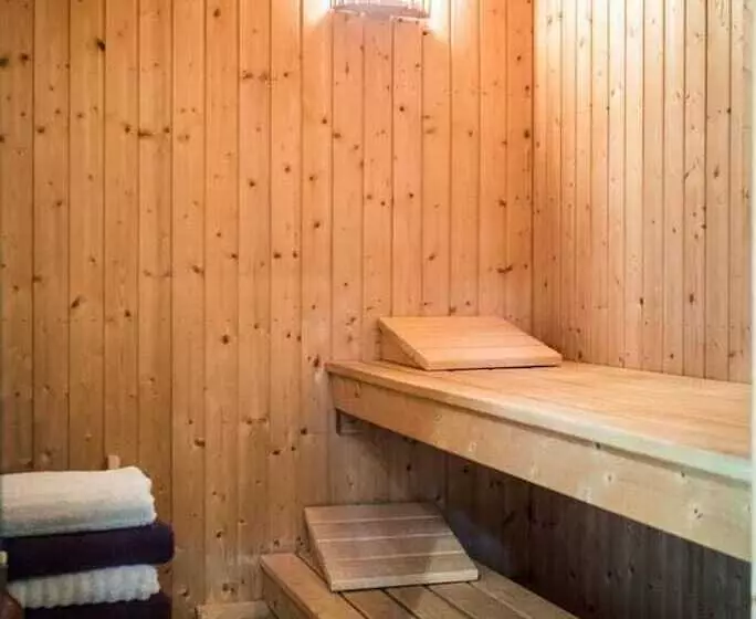 Residenssi Large 3 Bed House With Separately Bookable Studio