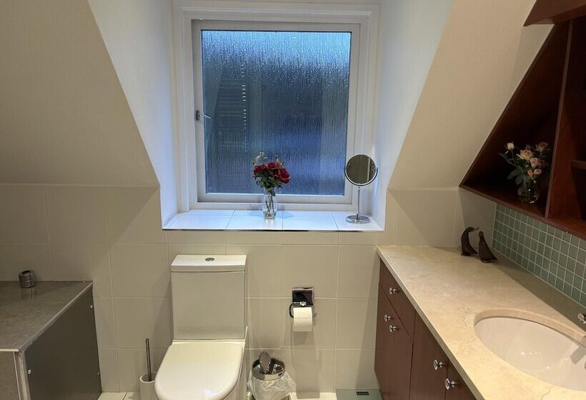 إقامة Large 3 Bed House With Separately Bookable Studio