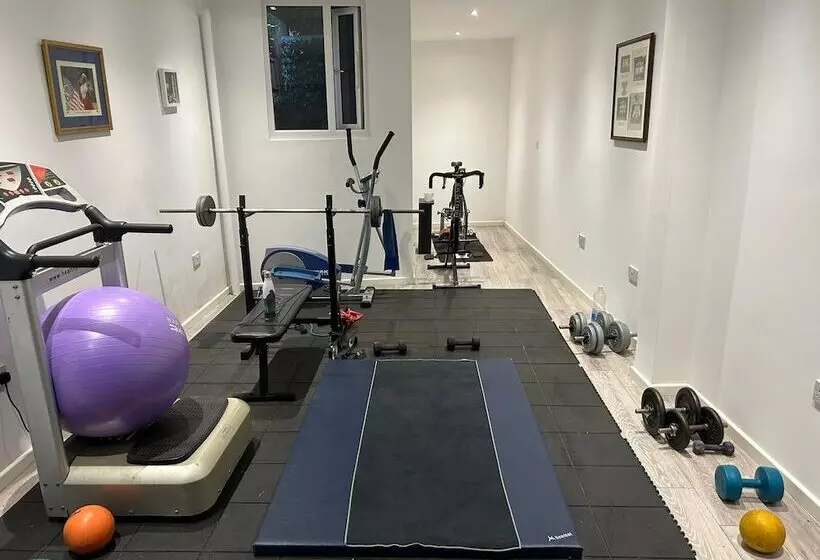 Residenssi Large 3 Bed House With Separately Bookable Studio