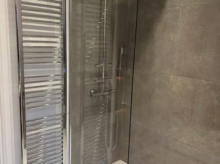 Residenssi Large 3 Bed House With Separately Bookable Studio