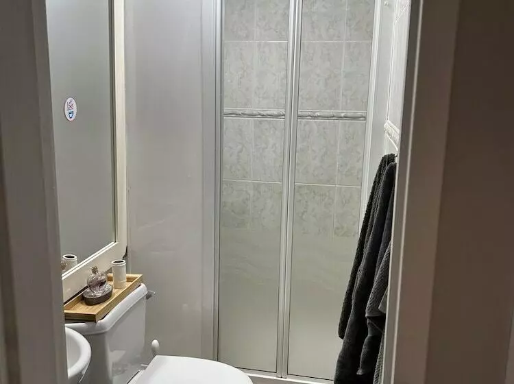 Residenssi Large 3 Bed House With Separately Bookable Studio