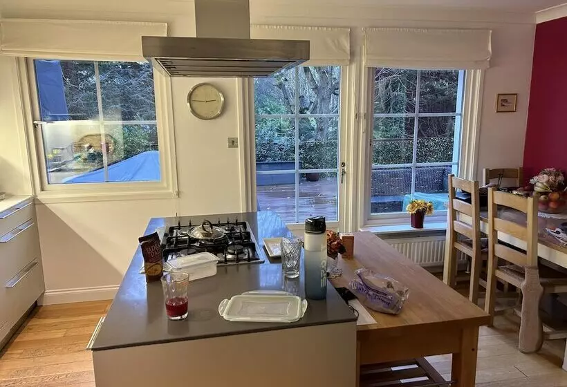 Residenssi Large 3 Bed House With Separately Bookable Studio