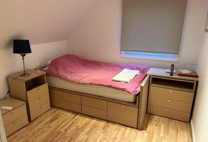 إقامة Large 3 Bed House With Separately Bookable Studio