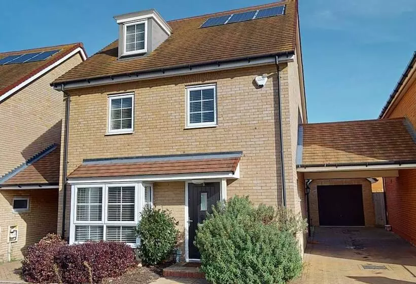 Residenssi Tms Lovely 5 Bed House In Stanford Le Hope