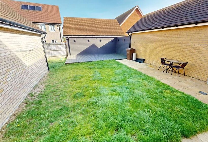 إقامة Tms Lovely 5 Bed House In Stanford Le Hope