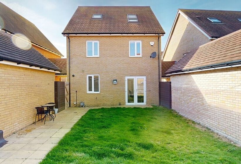 إقامة Tms Lovely 5 Bed House In Stanford Le Hope