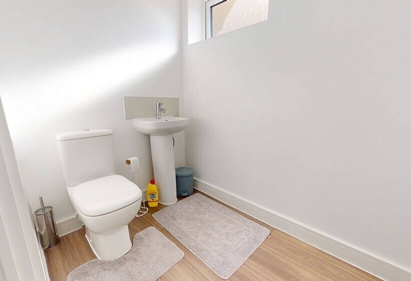 إقامة Tms Lovely 5 Bed House In Stanford Le Hope