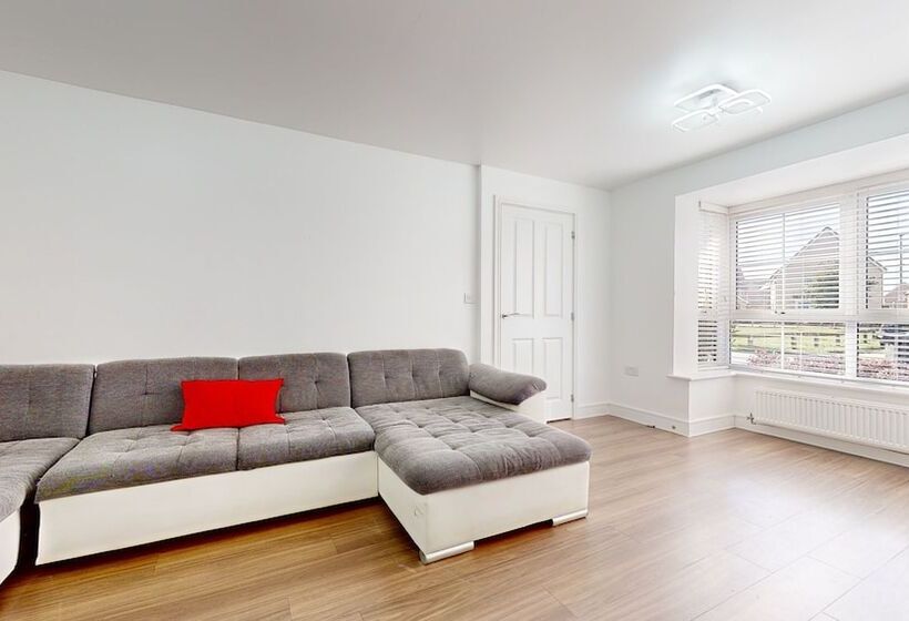 إقامة Tms Lovely 5 Bed House In Stanford Le Hope