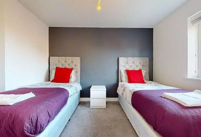 Residenssi Tms Lovely 5 Bed House In Stanford Le Hope