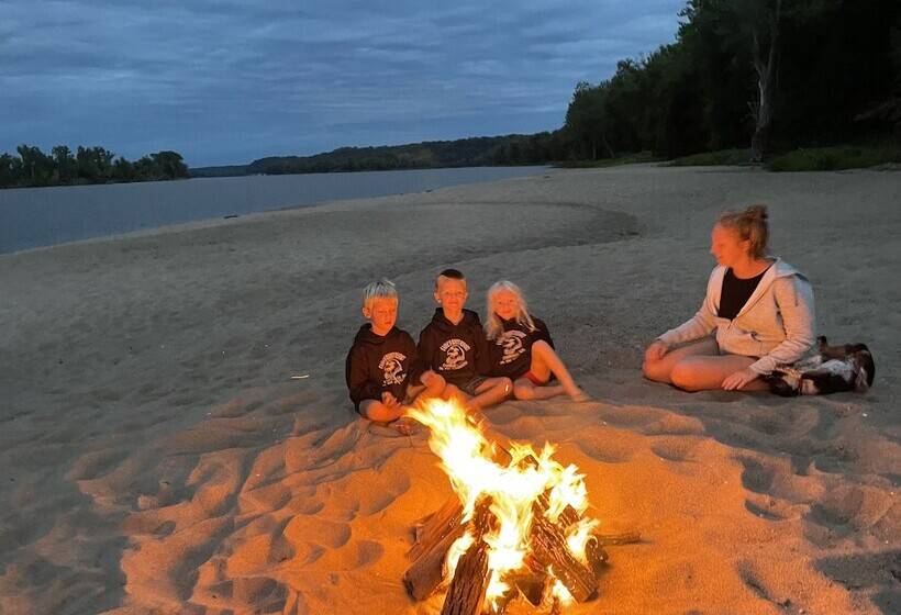 אתר נופש Rivers Edge