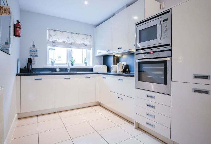 The Beachhouse   2 Bed Townhouse   Saundersfoot