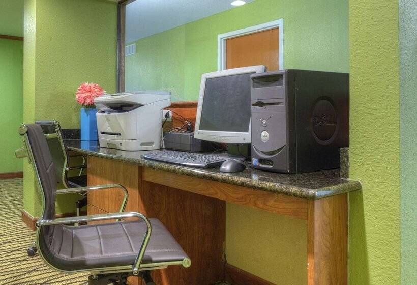 Отель Quality Inn & Suites Chattanooga East Ridge