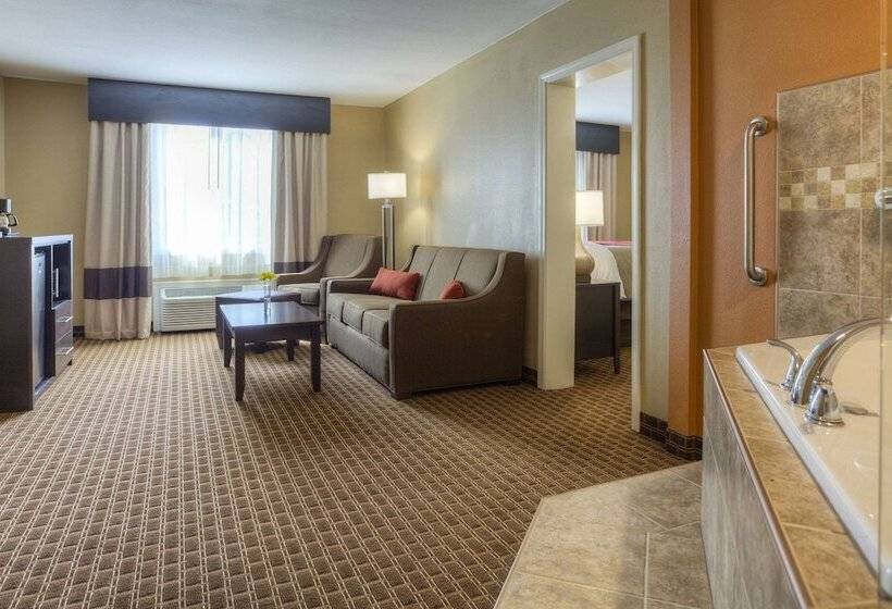 Отель Quality Inn & Suites Chattanooga East Ridge