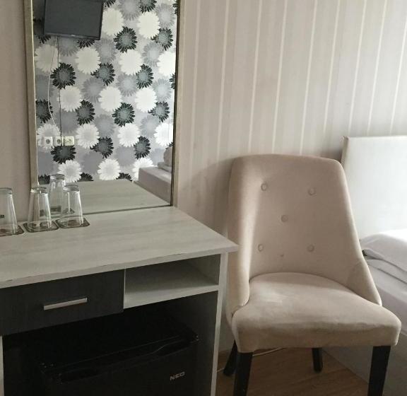 호스텔 Family Hotel Amor