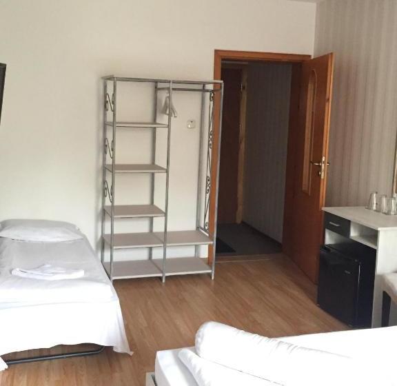 호스텔 Family Hotel Amor