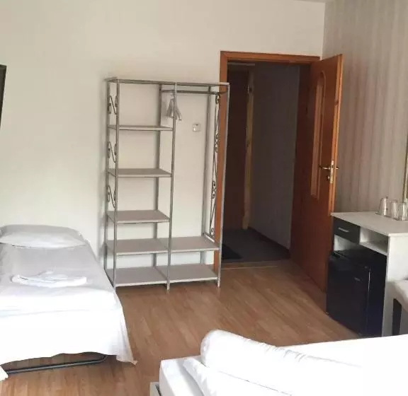 هاستل Family Hotel Amor