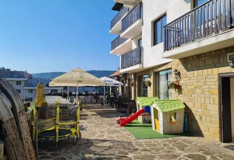 Family Hotel Bela