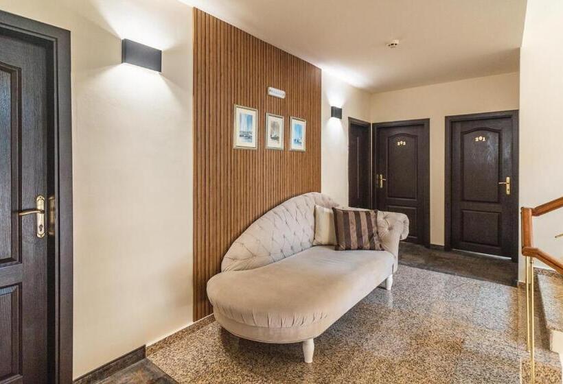 هتل Kalithea Family