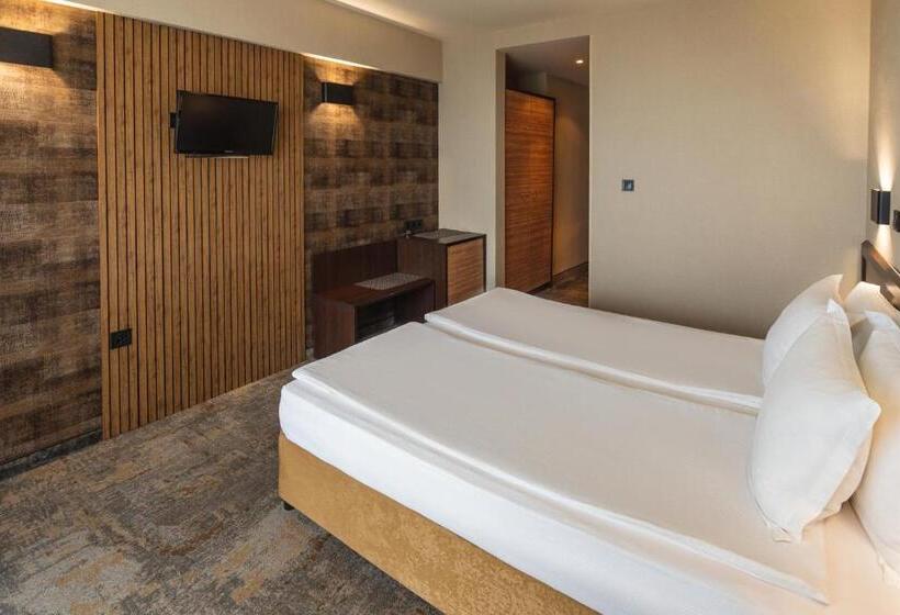 هتل Kalithea Family